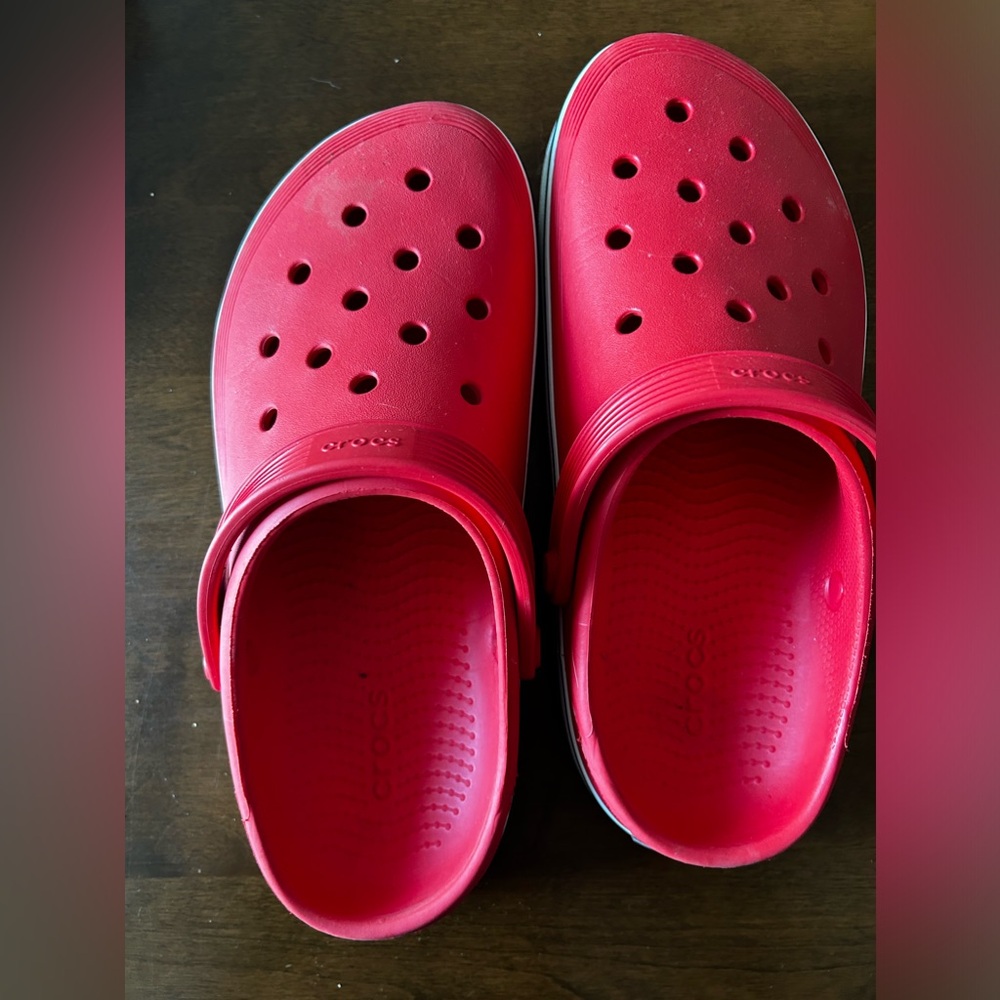 Crocs Size 9 Red